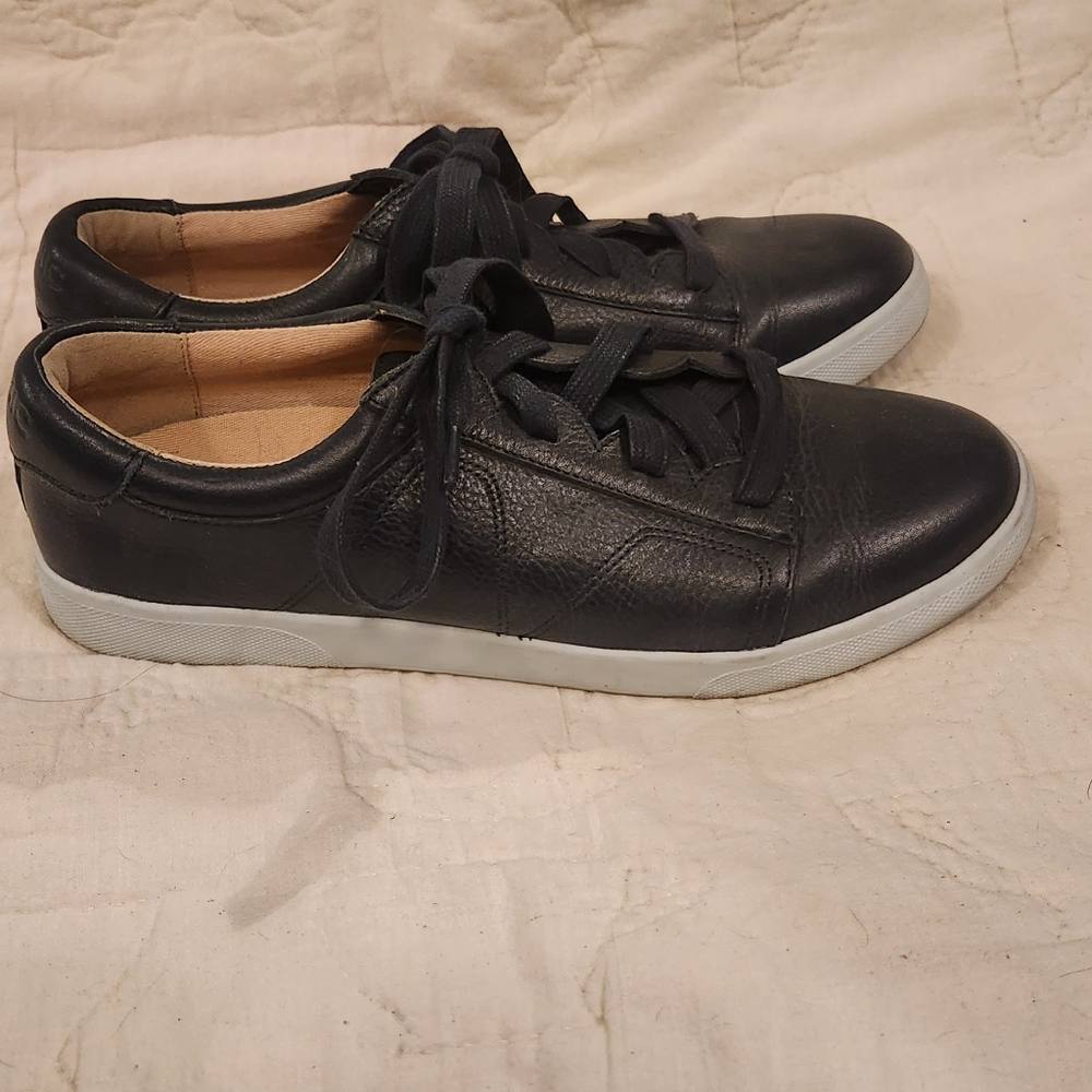 Vionic sneakers